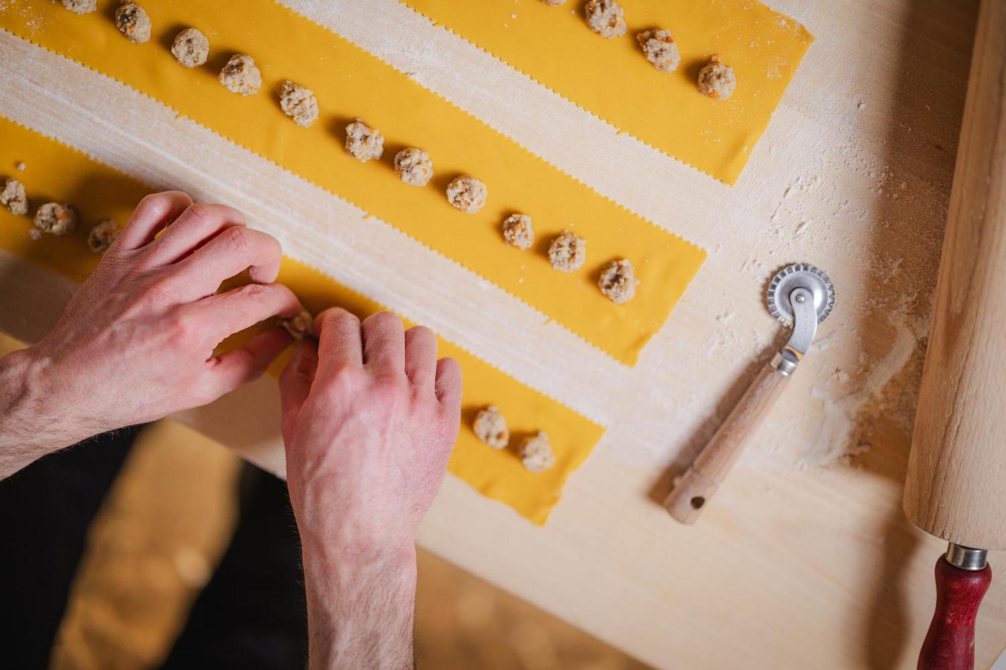 Principi Di Piemonte | Una Esperienze Turin Extérieur photo Preparation of ravioli