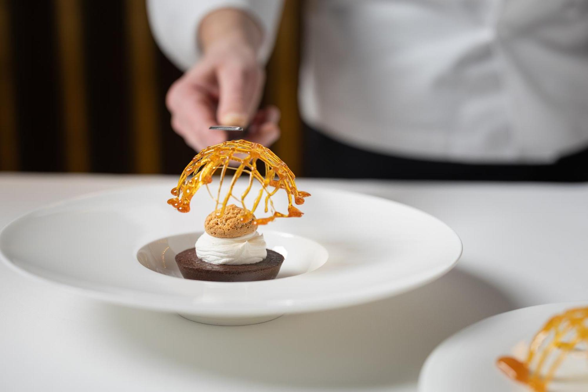 Principi Di Piemonte | Una Esperienze Turin Extérieur photo A dessert being prepared at the restaurant